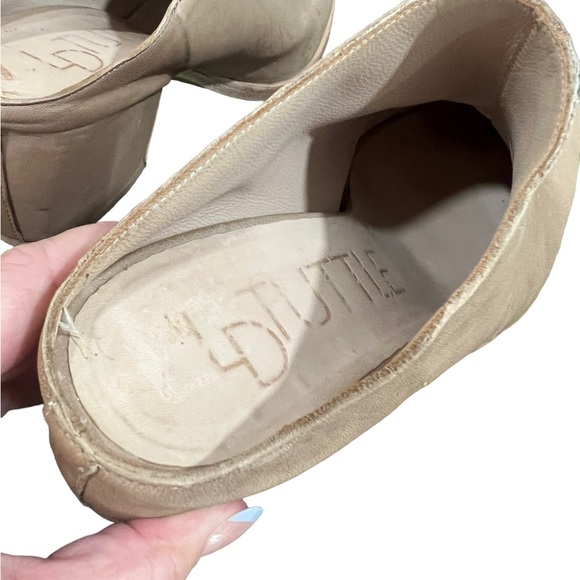 L D Tuttle hand sewn leather heeled slides in a size 40 or 9 soft lt tan color - Picture 4 of 6